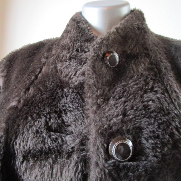 Faux fur coat, synthetic material. Large size, easy care. NPC Fashions - Picture 10 of 11
